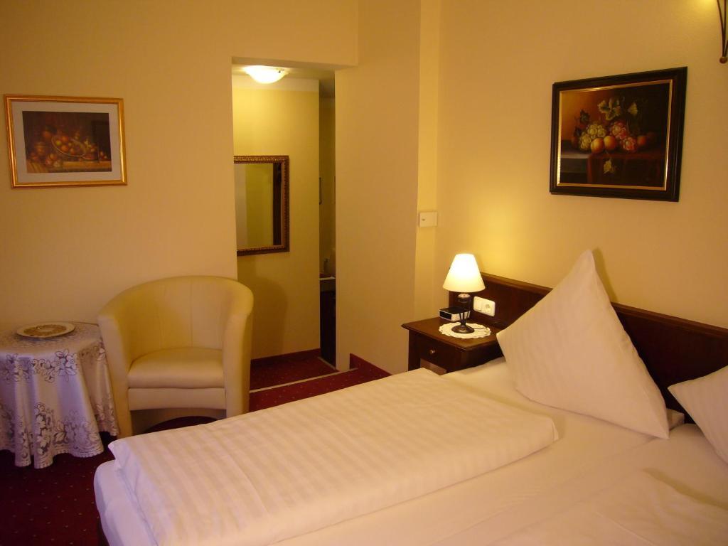 Klassik Hotel Am Tor Weiden in der Oberpfalz Bilik gambar