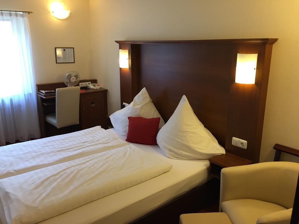 Klassik Hotel Am Tor Weiden in der Oberpfalz Bilik gambar