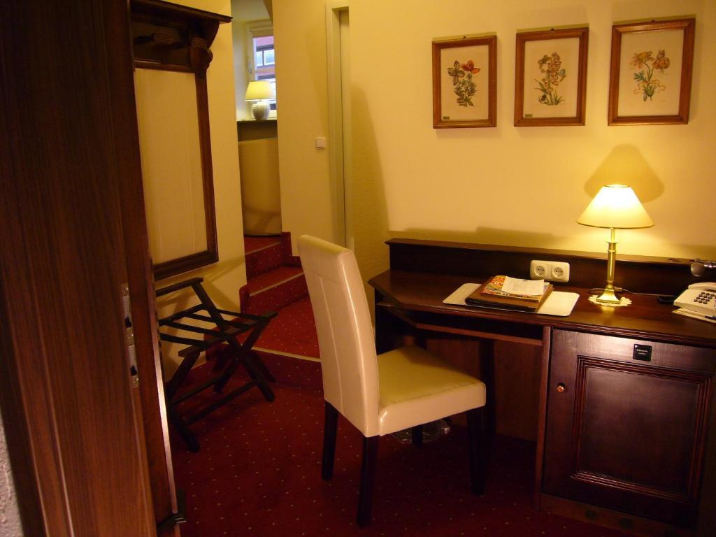 Klassik Hotel Am Tor Weiden in der Oberpfalz Bilik gambar